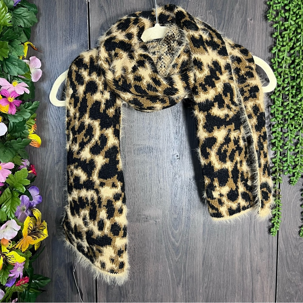 -💙2/$40💙NWT DKNY Leopard Printed Eyelash Fuzzy Knit Scarf - Picture 4 of 16
